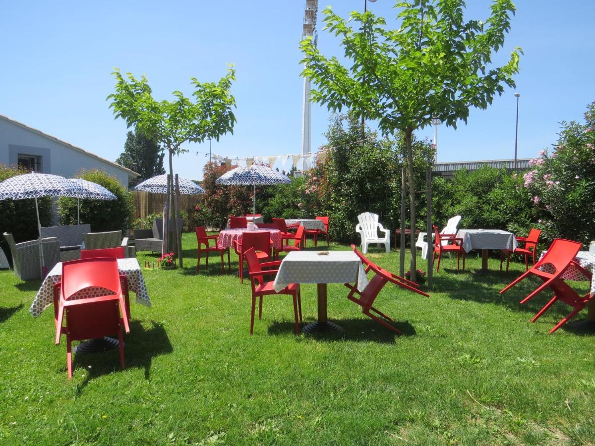 Hotel Kyriad Cap Sud Avignon Exterior foto